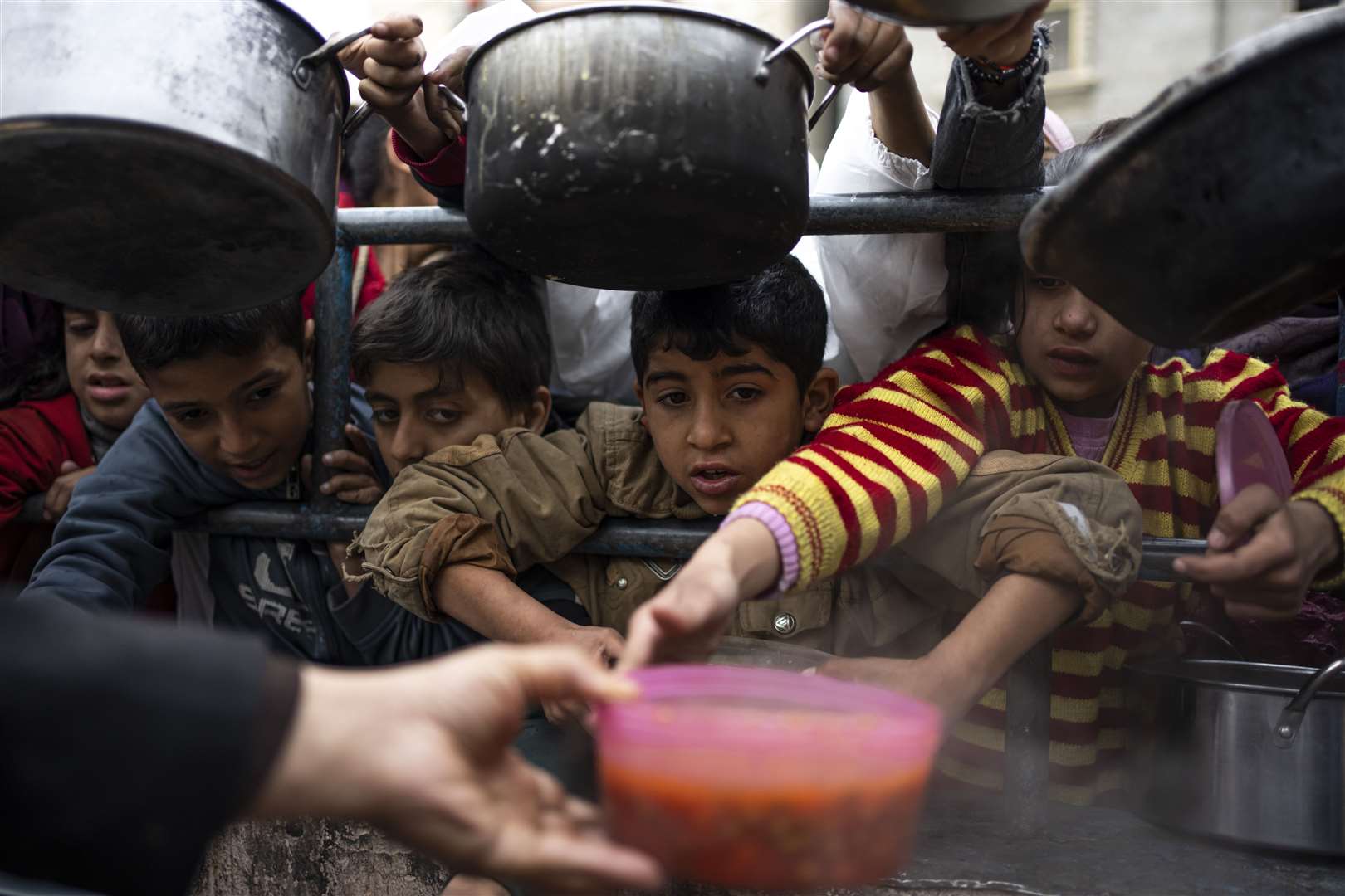 Palestinians line up for a free meal in Rafah, Gaza Strip (AP Photo/Fatima Shbair)