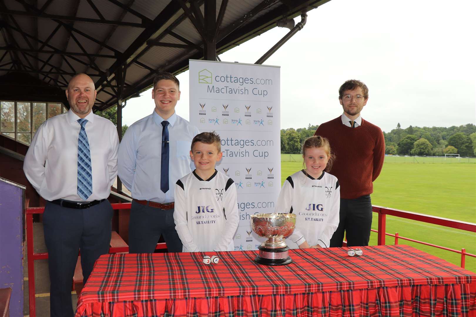 Aaron Gallacher (11) and Amy Urquhart (10) from Lovat Shinty Club conducted the semi final draw. Also in attendance were Mark Whitehouse; Stuart Walkden and Luke Smith from sponsors Cottages.com and Camanachd Association CEO Derek Keir.