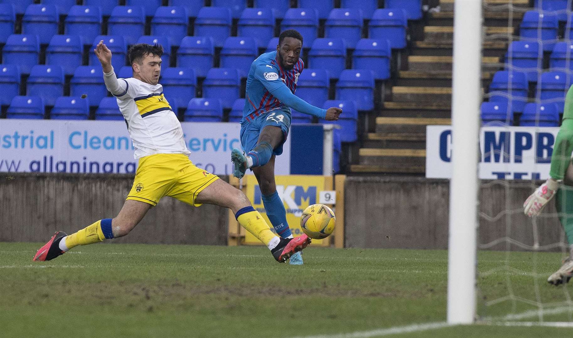 Picture - Ken Macpherson. Inverness CT(0) v Morton(1). 05.02.22. ICT's Austin Samuels watched his shot beat Morton 'keeper Jack Hamilton but go just wide of the post.