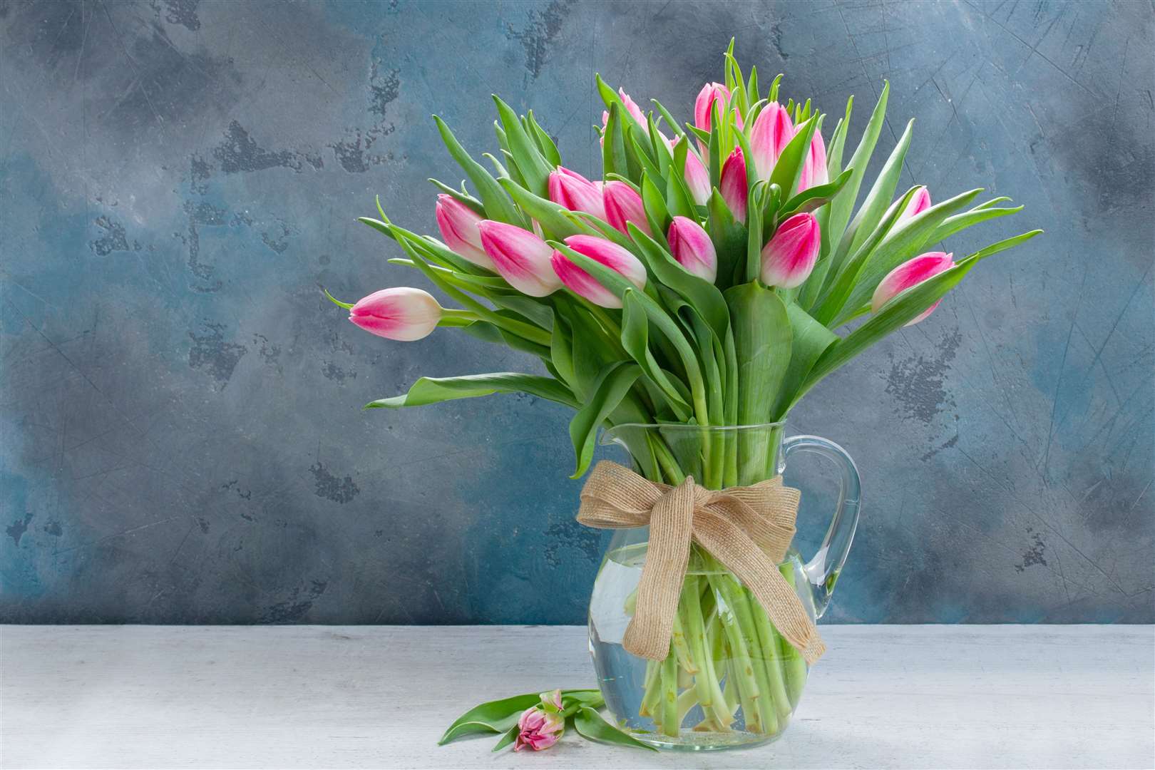 Send your loved ones some beautiful Easter flowers to brighten up their weekend.