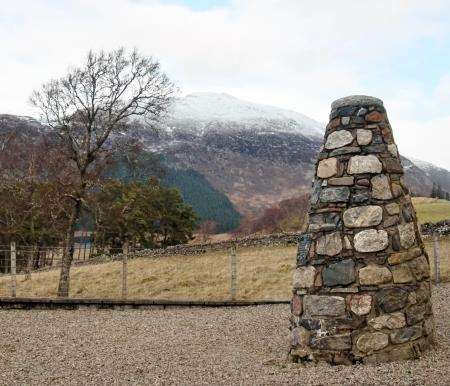 The Macpherson cairn with Creag Dubh in the background.