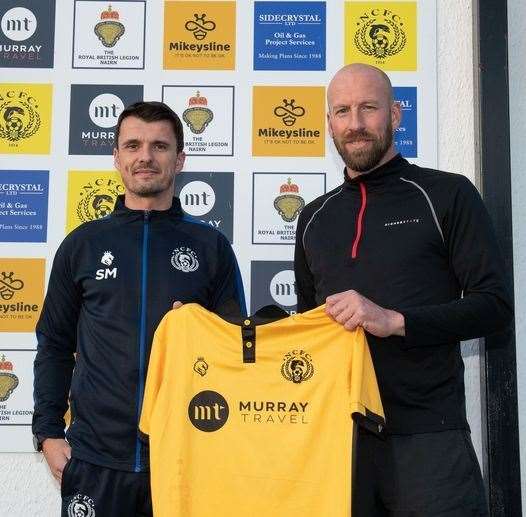 Ross Tokely (right) signs for Nairn County alongside manager Steven Mackay