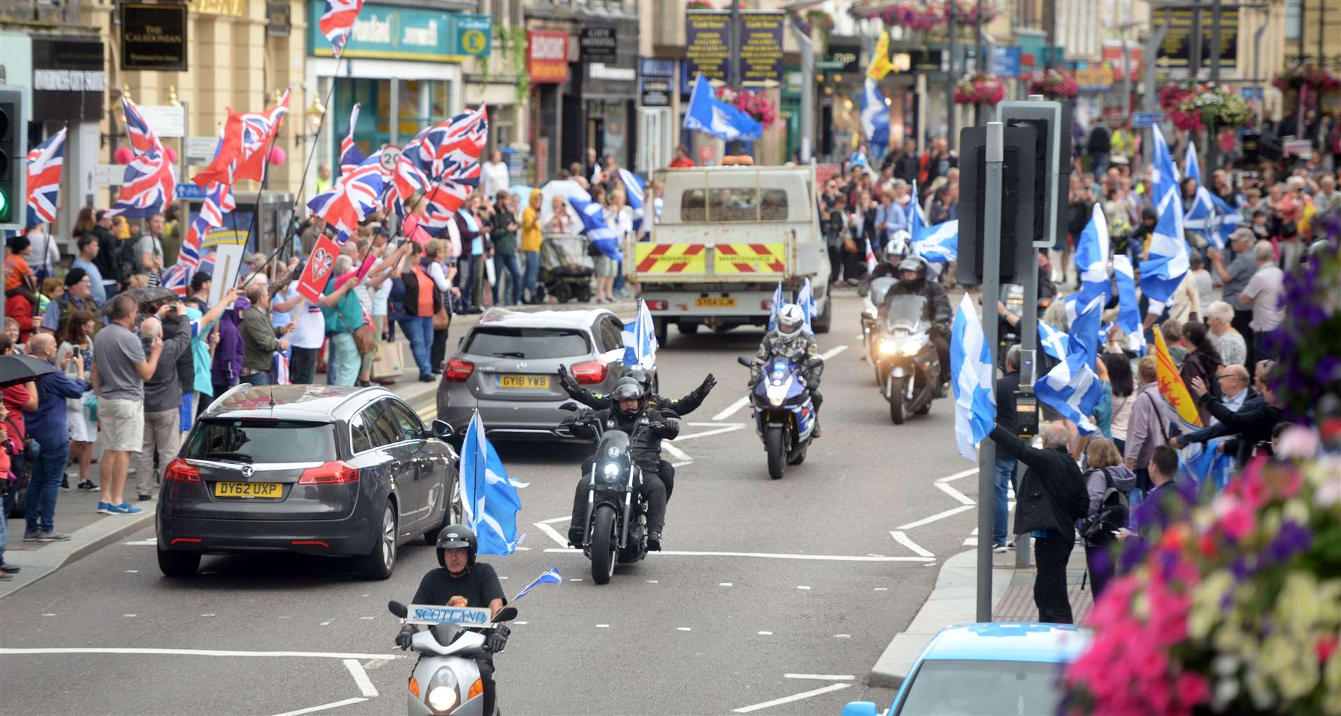 Unionist protestors were playing loud music ahead of the march arrival. The appearance of pro independence bikers revving their engines on the High Street drowned them out completely.....All Under One Banner..Picture: Gair Fraser. Image No. 041709...