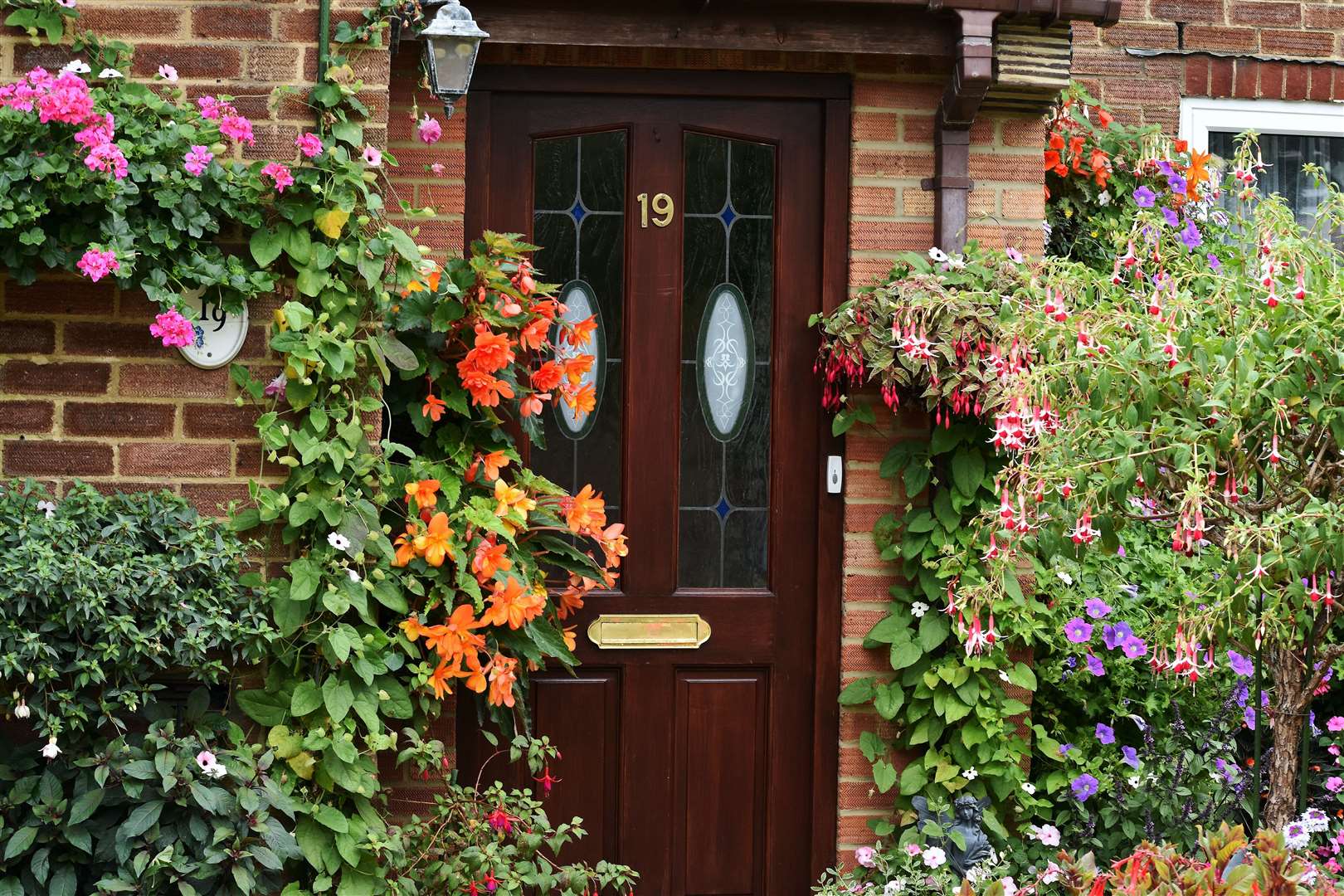 Use fragrant plants around pathways and entrances to provide a welcoming smell.