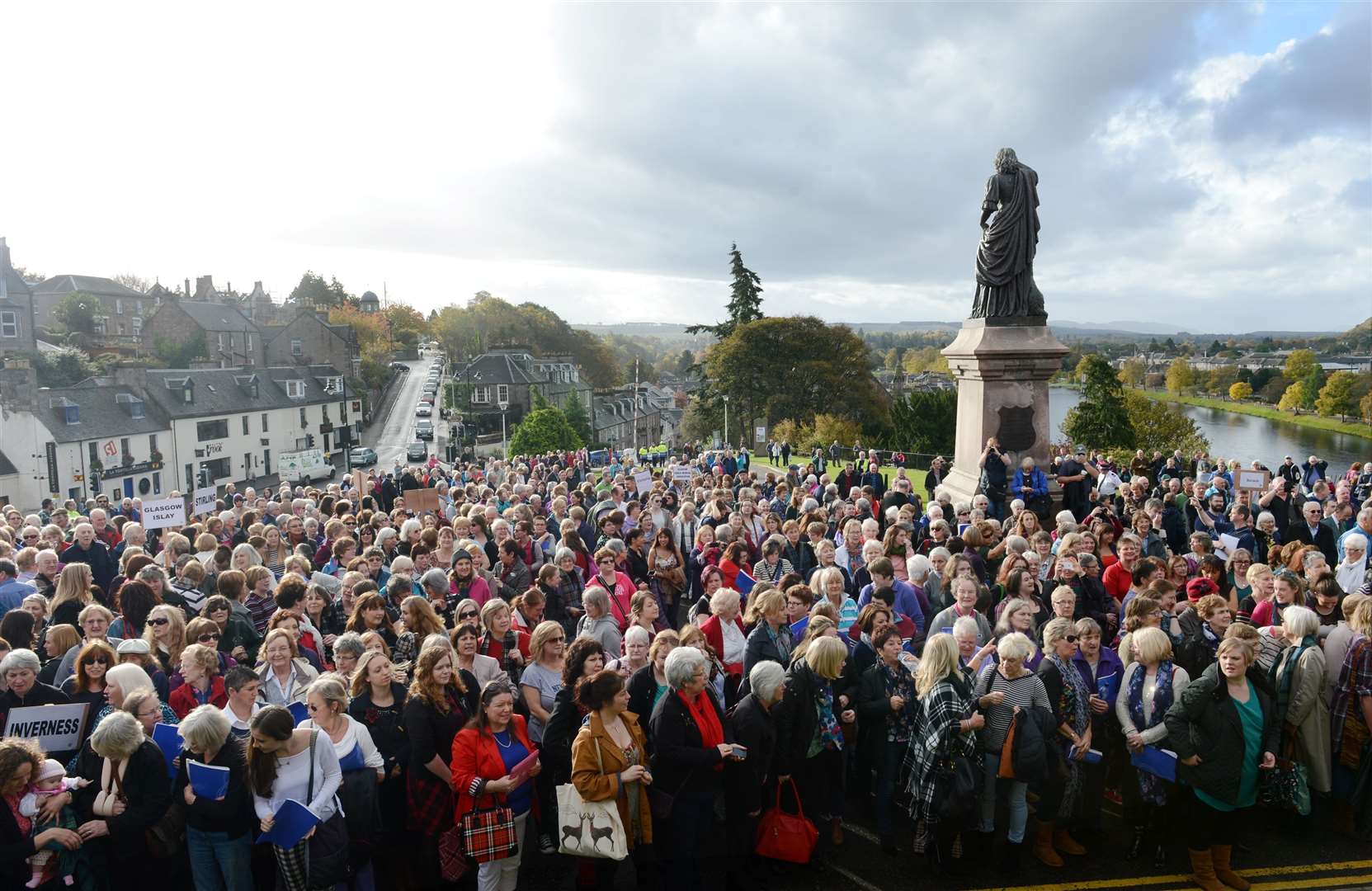 The crowds in front of Inverness Castle..The massed choirs of the Royal National Mod 2014 provided a wonderful finale to the renowned Gaelic music event...Picture: Alison White. Image No.027174.