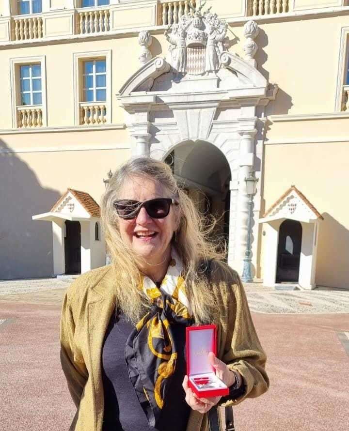 Linda Izquierdo-Ross receives a Red Cross Silver medal.