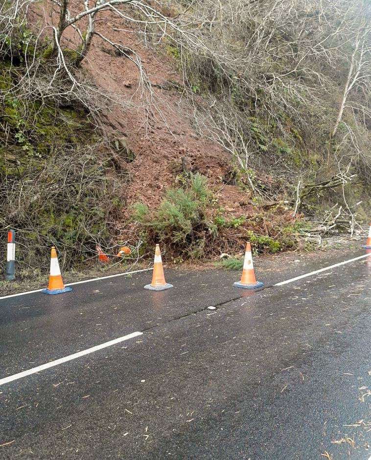 Temporary traffic lights have been installed on the A82 at Bunloit after debris reached the road.