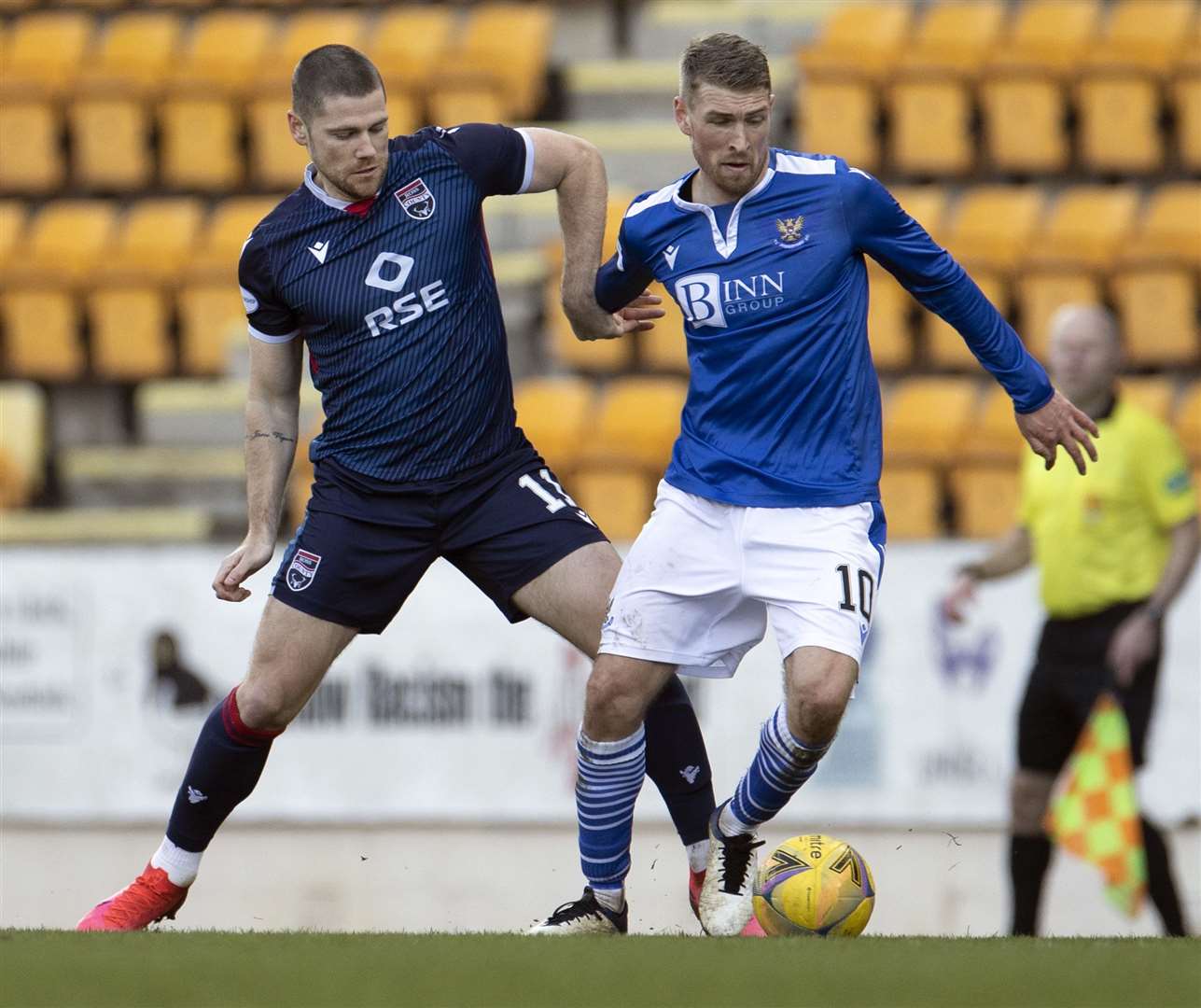 Ross County's Iain Vigurs and St.Johnstone's David Wotherspoon clash in 2021