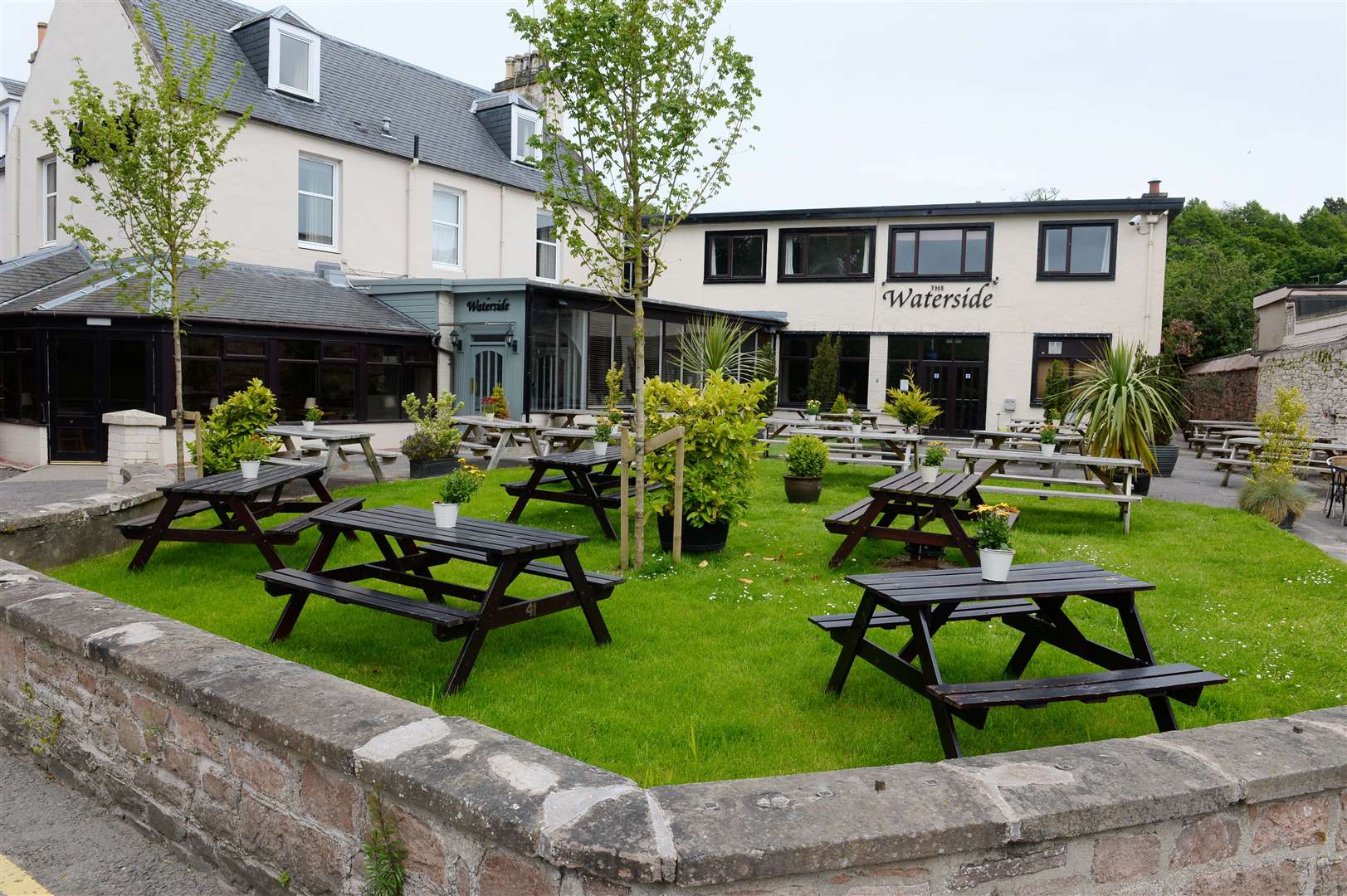 The Glen Mhor and Waterside Hotel is creating a Christmas garden every weekend this month.