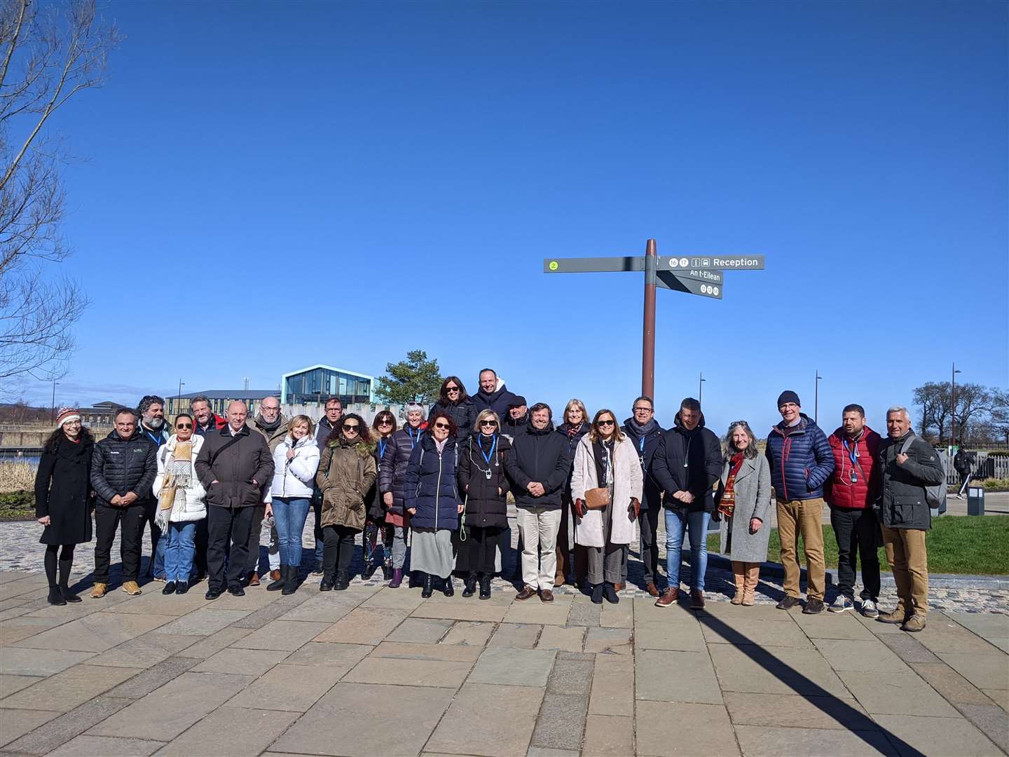 La delegación visitó el campus de Inverness.