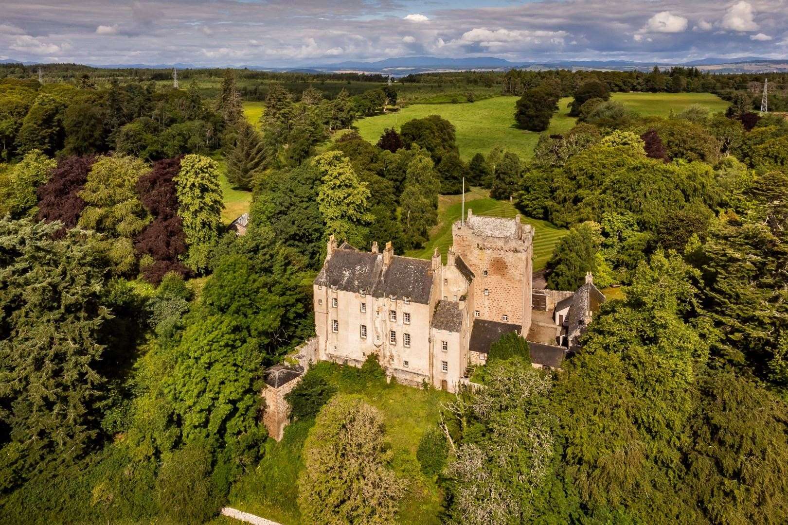 Kilravock Castle, which dates back to the 15th century, has played host to famous historical figures including Bonnie Prince Charlie.