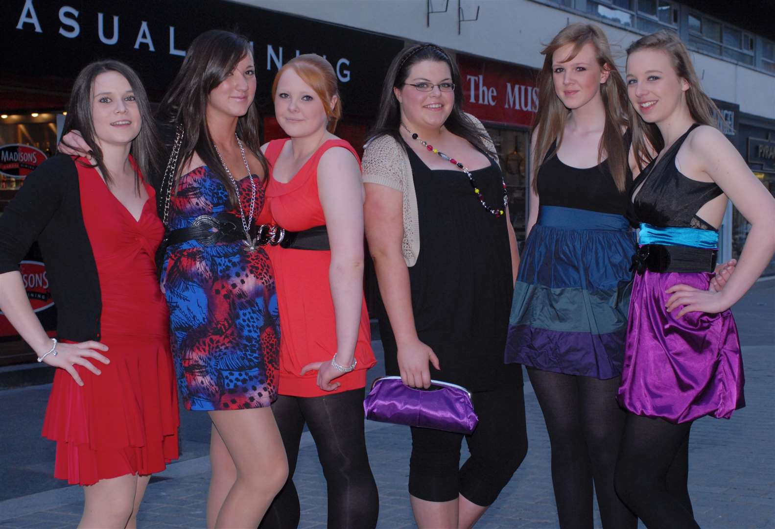 See: Copy By: .Cityseen;Off to Brooklyns for night out (LtoR) Megan MacArthur,Stephanie Bain,Eilish Rennie,Eirn Dignan,Allyson Sutherland and Imogen Jones.Pic By Gary Anthony..SPP Staff.Photographer.