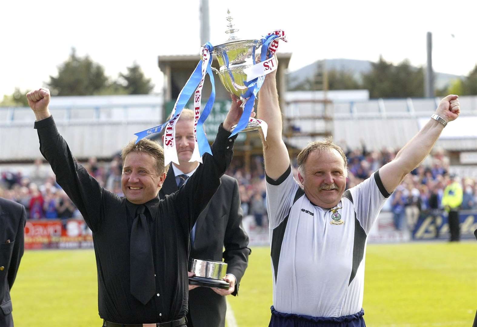 ICT manager John Robertson and his assistant Donald Park celebrate with the Division One Trophy in 2004.