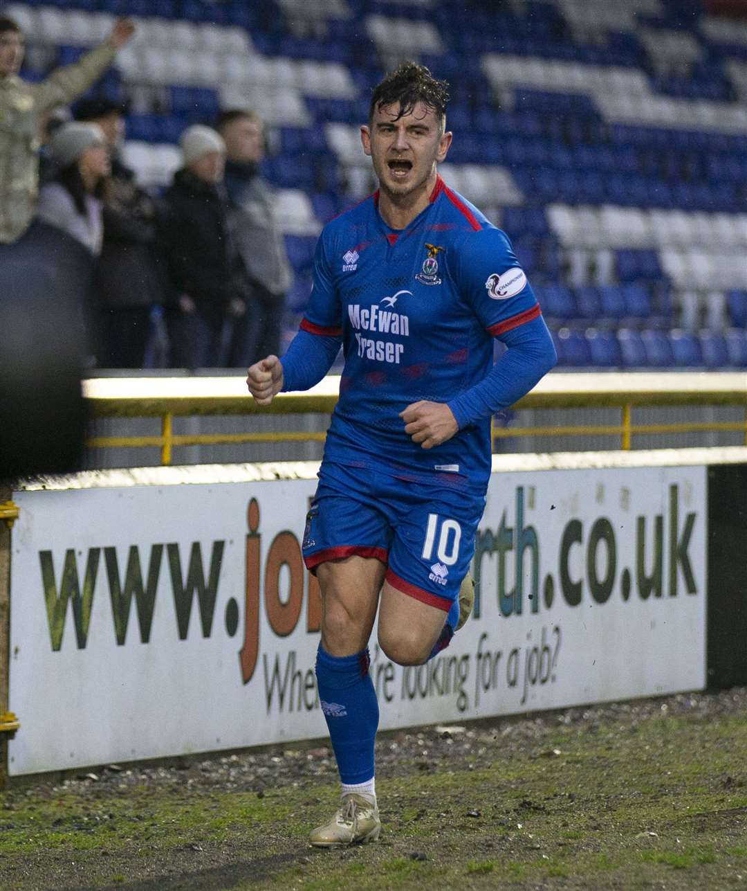 Picture - Ken Macpherson, Inverness. Inverness CT(1) v Dundee(0). 23.11.19. ICT's Aaron Doran celebrates his goal.