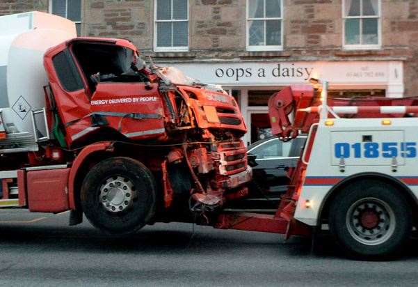 Oil tanker lorry vehicle crash on Beauly high street 16 September 2021: The lorry getting towed away.Picture: staff photographer.