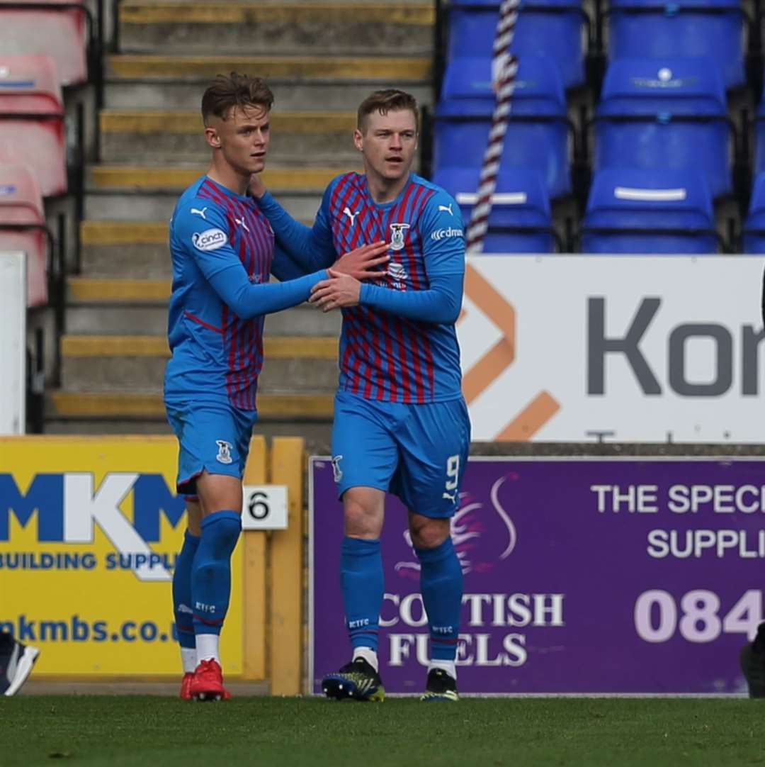 Picture - Ken Macpherson, Inverness. Inverness CT(2) v Morton(0). 16.10.21. ICT’s Billy McKay celebrates his goal with Roddy MacGregor.