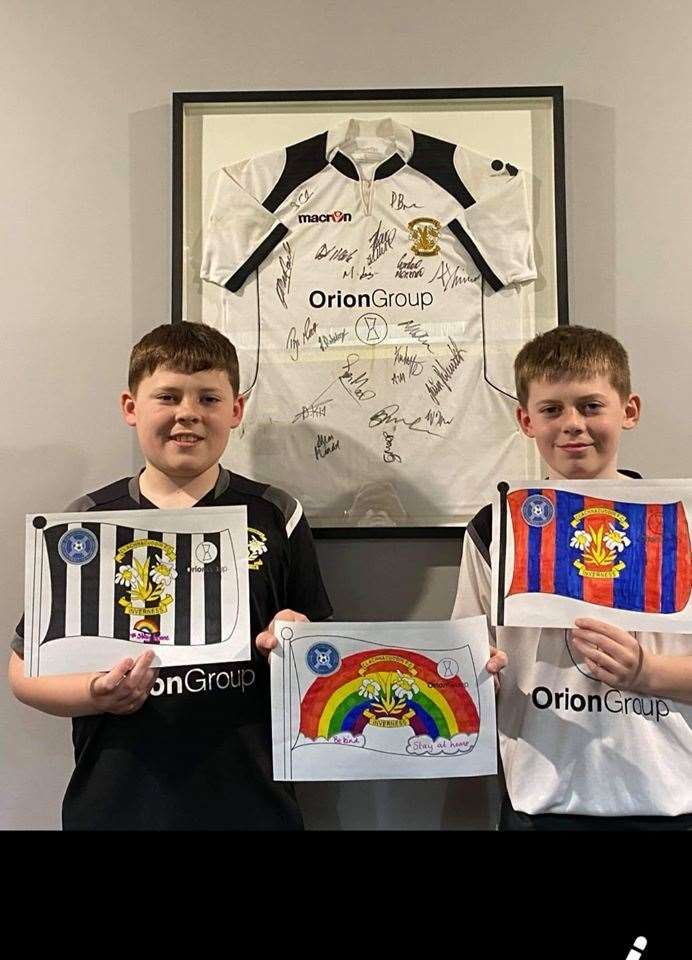 Kyle (left) and Craig Lawrie, sons of Clach player Blair Lawrie, with their entries.
