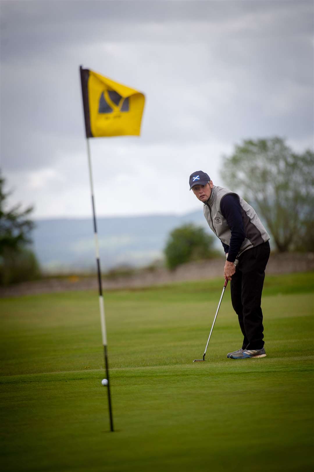 Alistair Hay makes the putt from off the green. Picture: Callum Mackay