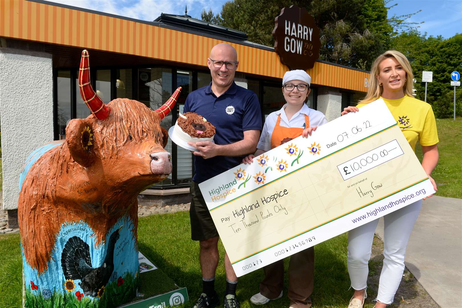 David Gow and Emma Davidson hands over cheque for £10,000 to Karen Duff of Highland Hospice for money raised with coo cupcakes. Picture: Gary Anthony