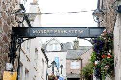 The new sign has been installed at the bottom of the Market Brae Steps.