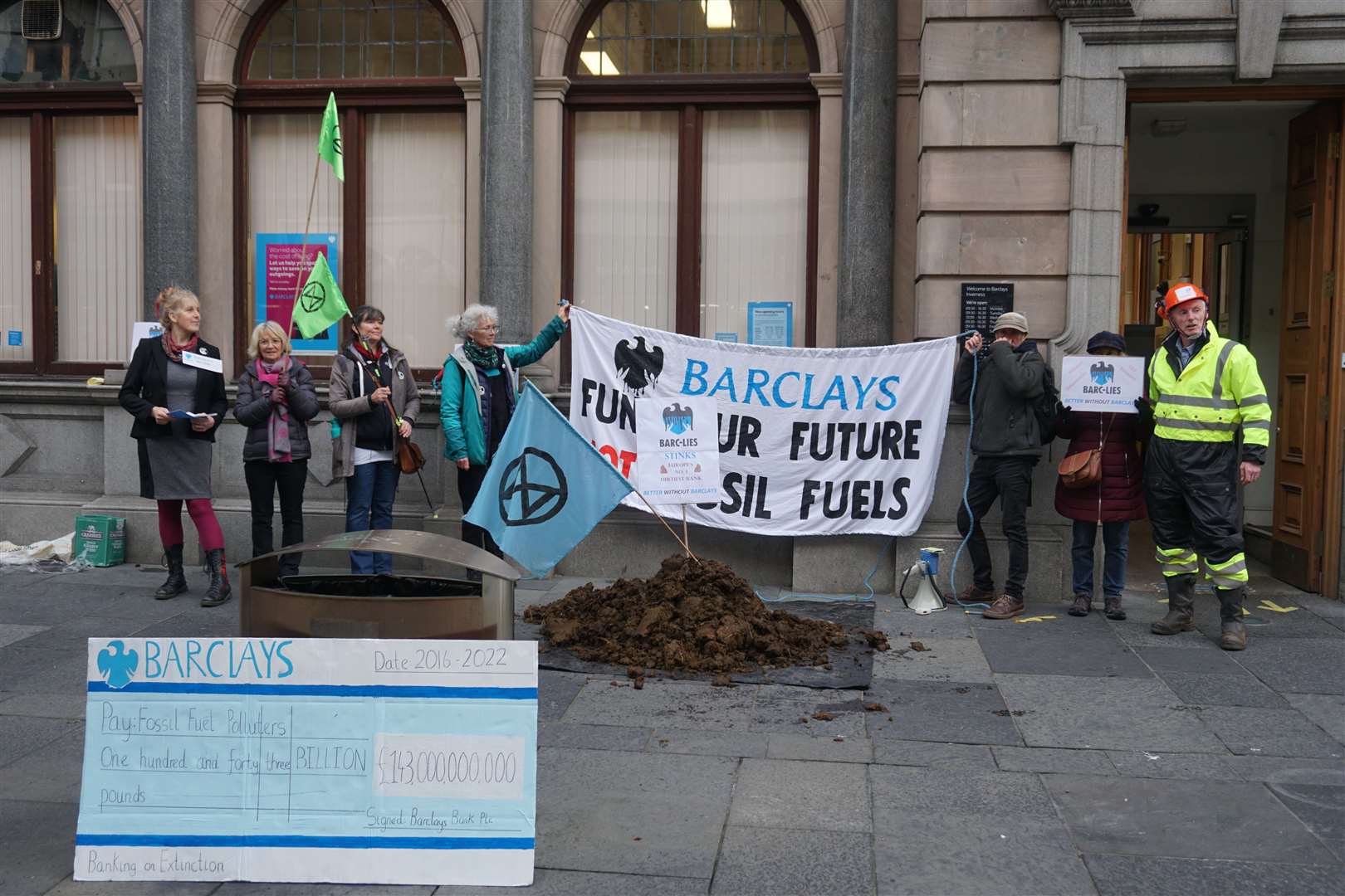 Extinction Rebellion Activists in front of Barclays this morning. Pictures: Federica Stefani.