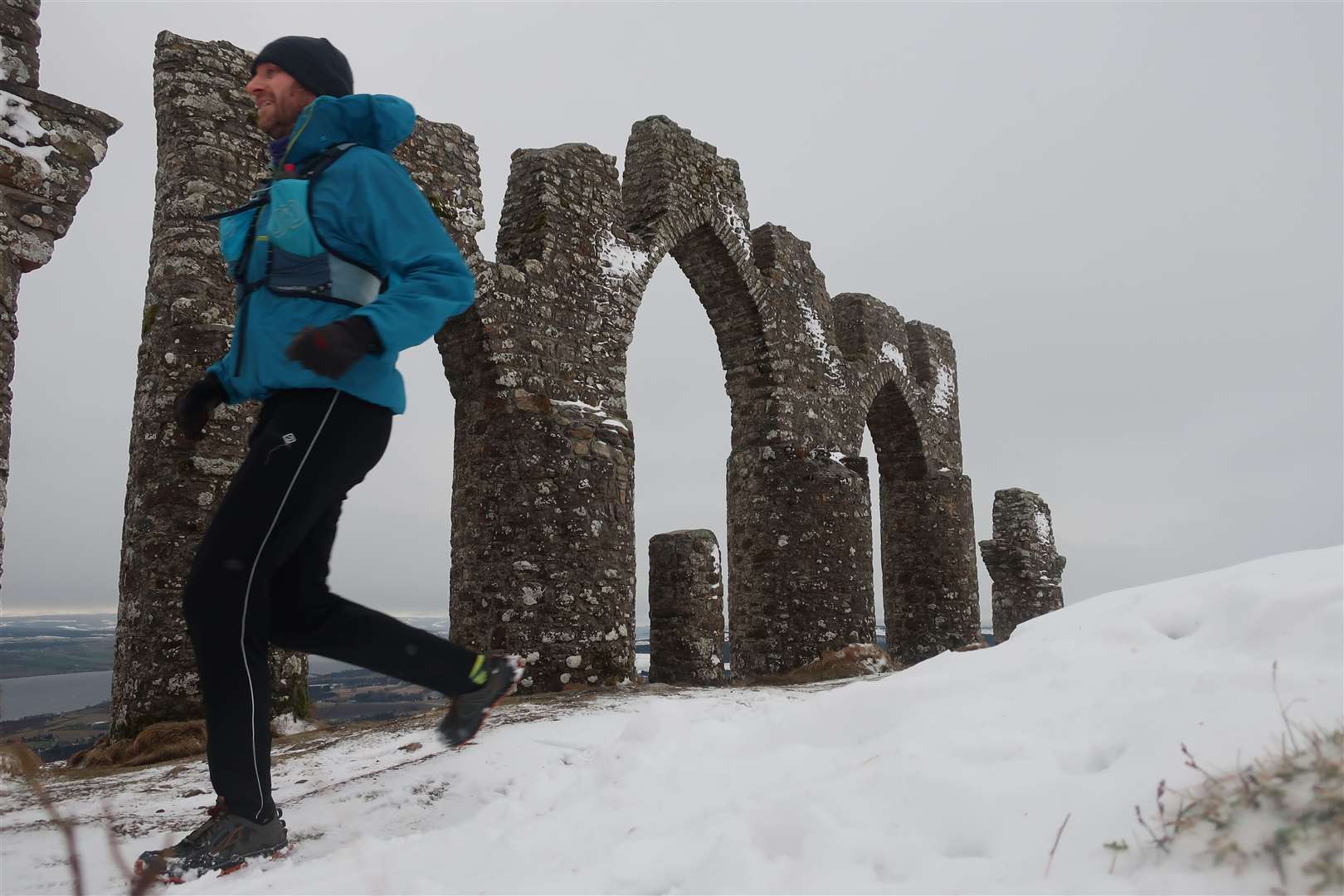 Running past the Fyrish monument to join the Jubilee path.