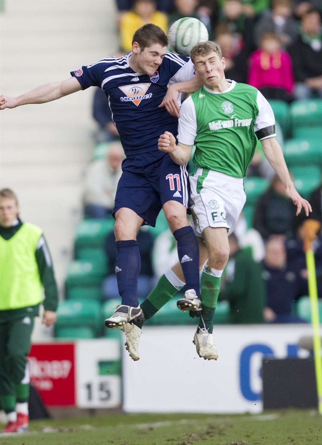 Ross County's Iain Vigurs wins a high ball from Hibs' David Wotherspoon in 2010