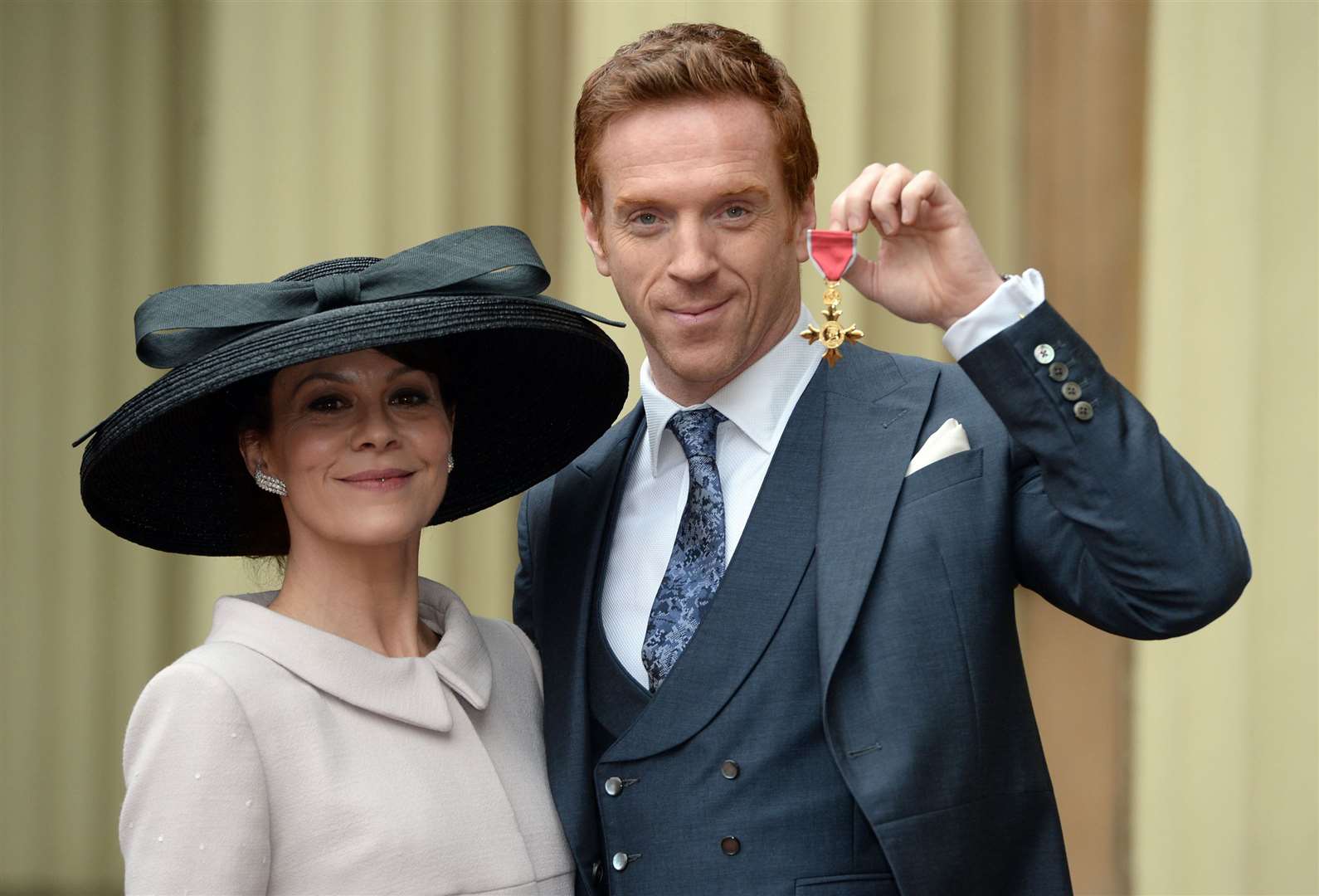 Damian Lewis with his late wife Helen McCrory after he was made an OBE in 2014 (Anthony Devlin/PA)
