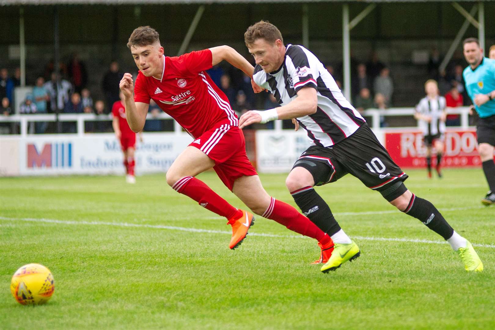 Shane Sutherland (right) has agreed a pre-contract with Inverness Caledonian Thistle. Picture: Daniel Forsyth