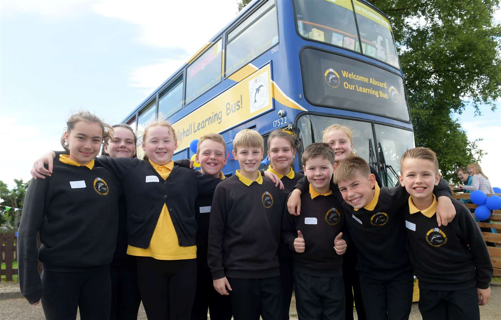 Some of the P 6/7 pupils with the bus...Picture: Callum Mackay. Image No. 044205.