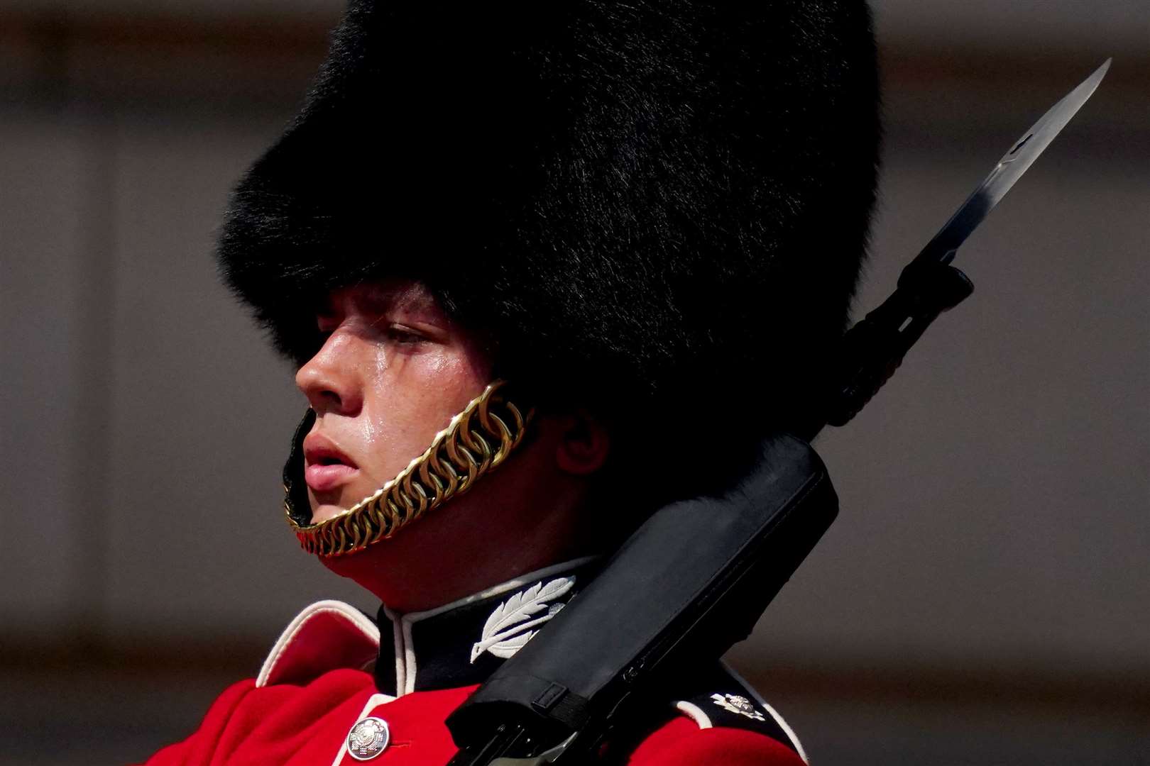 A member of F Company Scots Guards endured the heat during the Changing of the Guard ceremony on the forecourt of Buckingham Palace (Victoria Jones/PA)