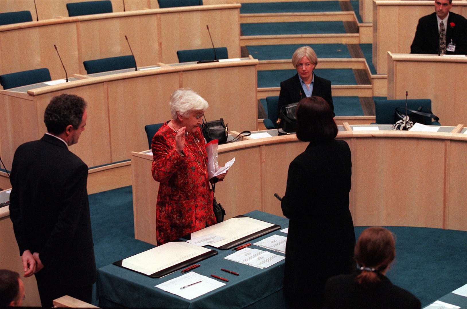Winnie Ewing swearing in on the first day of the Scottish Parliament (Ben Curtis/PA)