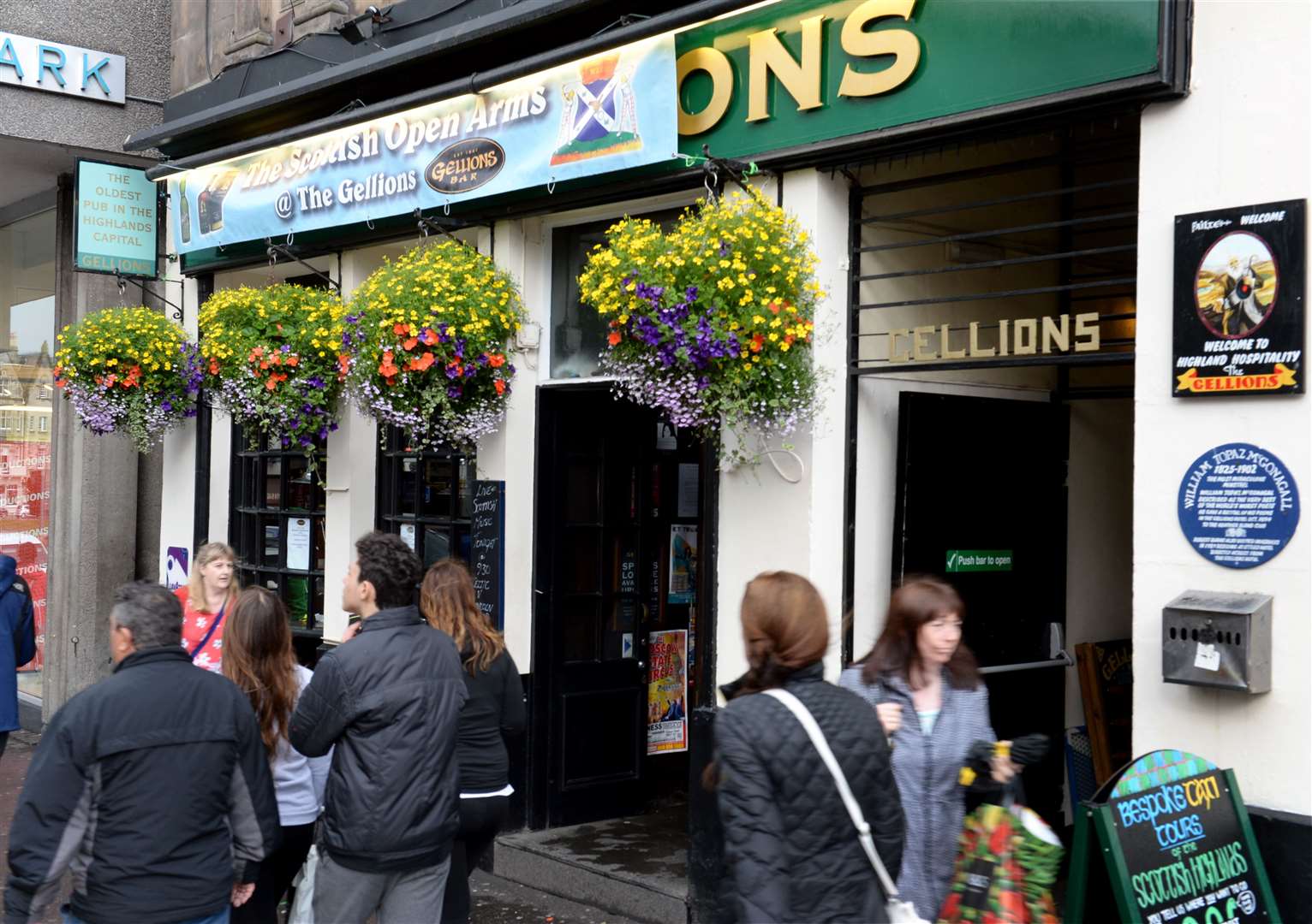 Popular Inverness pub The Gellions has withdrawn an application for a 3am licence.