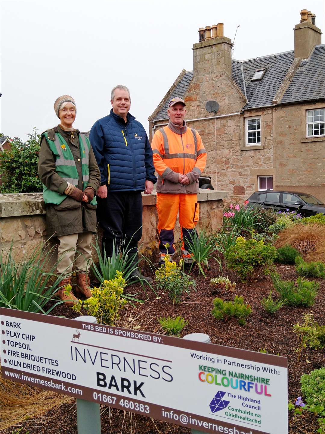 Annie Stewart from KNC with Alex Wilson, Director of Inverness Bark, (centre) and Wayne Stewart of Highland Council.