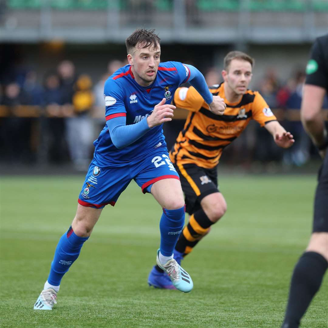 Picture - Ken Macpherson, Inverness. Alloa(2) v Inverness CT(0). 07.03.20. `ICT's Brad McKay gets away from Alloa's Alan Trouten.