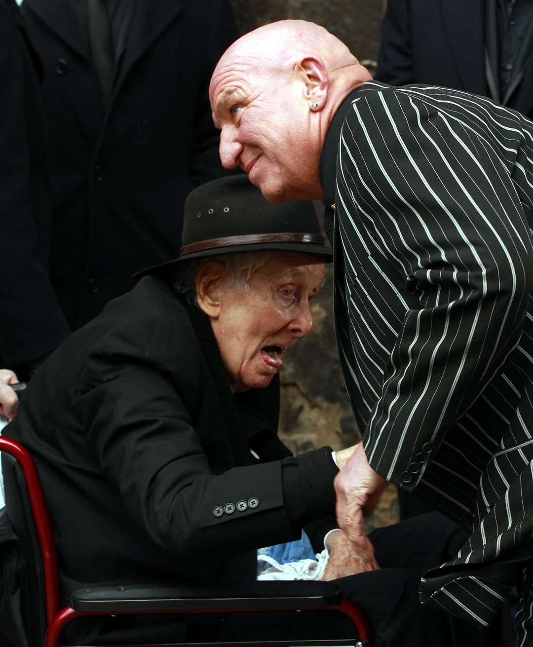 Ronnie Biggs speaks to Dave Courtney at the funeral of Bruce Reynolds, the mastermind behind the Great Train Robbery of 1963, in 2013 (Sean Dempsey/PA)