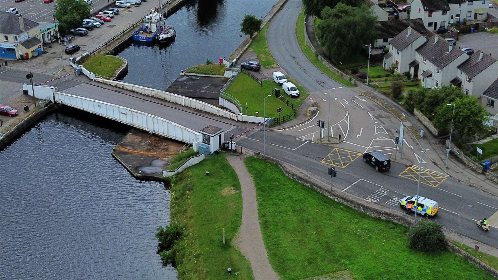 The jammed Muirtown Bridge from the air.