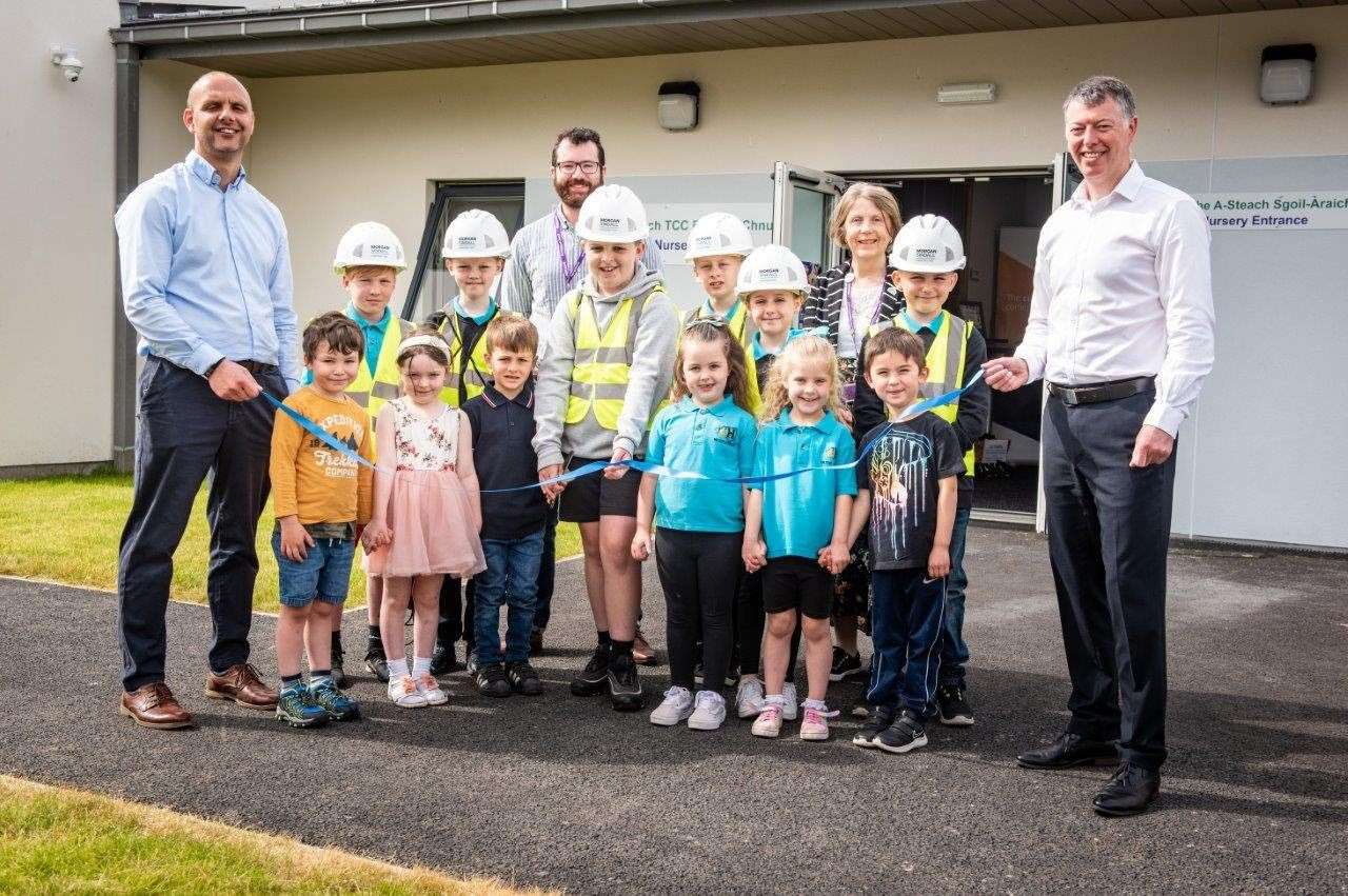 From left, Darren Douglas, Morgan Sindall Project Manager, Cllr David Gregg, Cllr Isabelle MacKenzie, Ian MacDonald, Morgan Sindall Scotland north special works manager; with pupils from the school. Photo by Tim Winterburn