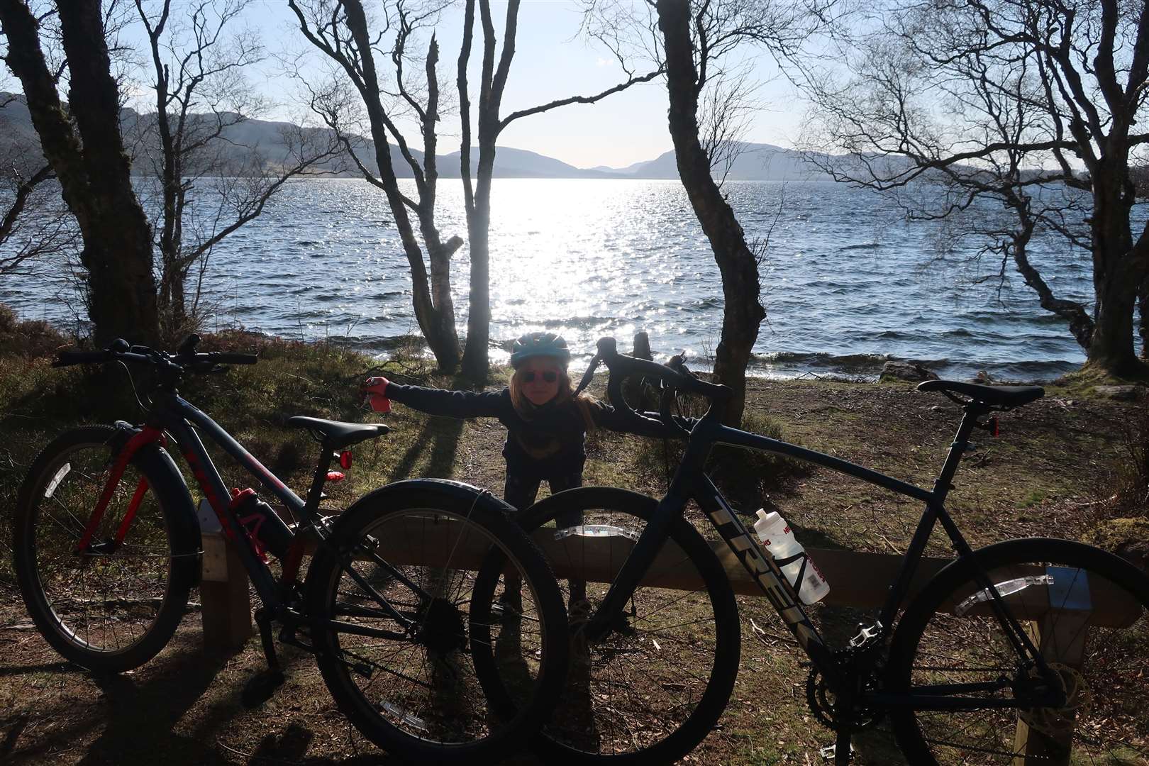 Jennifer with the bikes at Loch Duntelchaig.