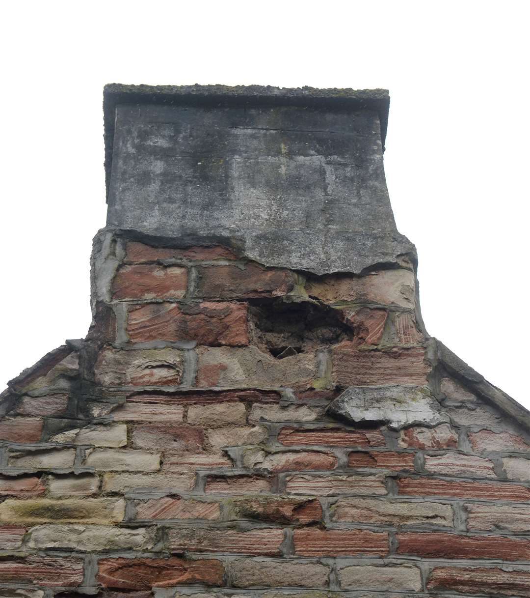 Damage on chimney above Charlotte Smith Boutique has closed Market Brae..Picture: Gary Anthony..