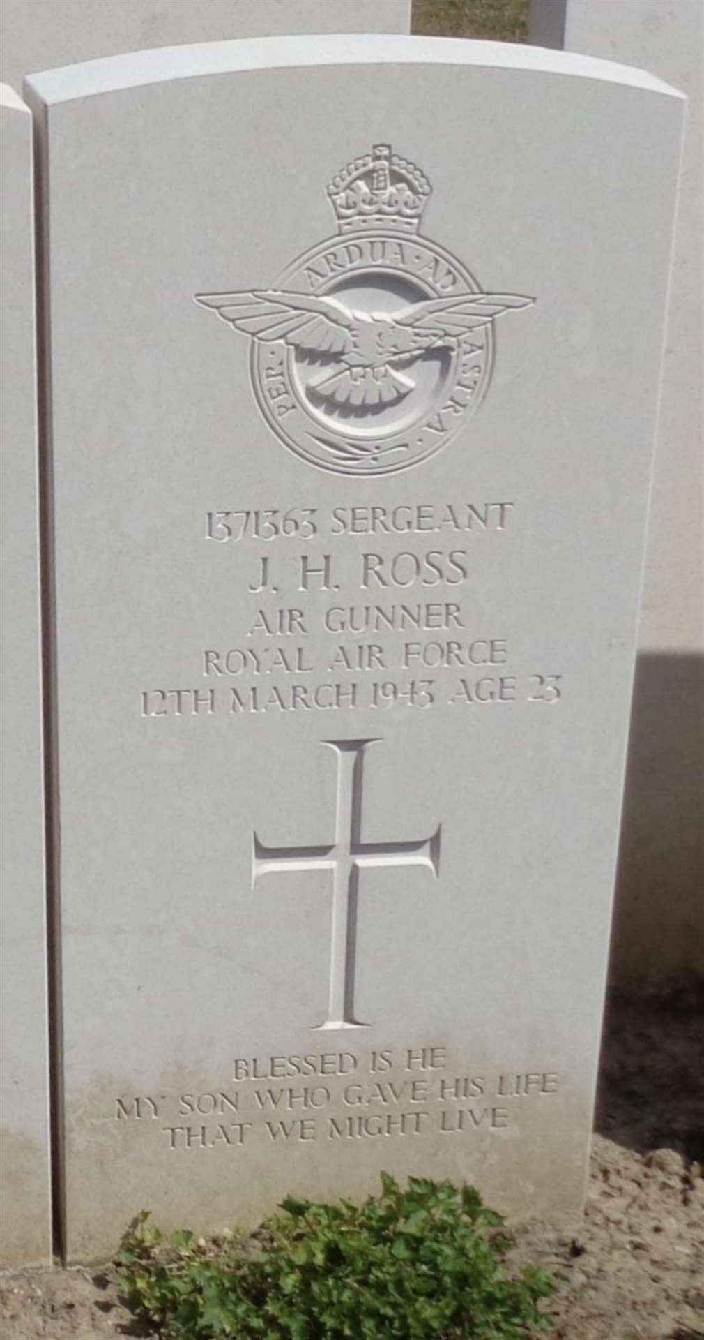 The final resting place of James Hamilton Ross who was just 23 years old when he was killed.