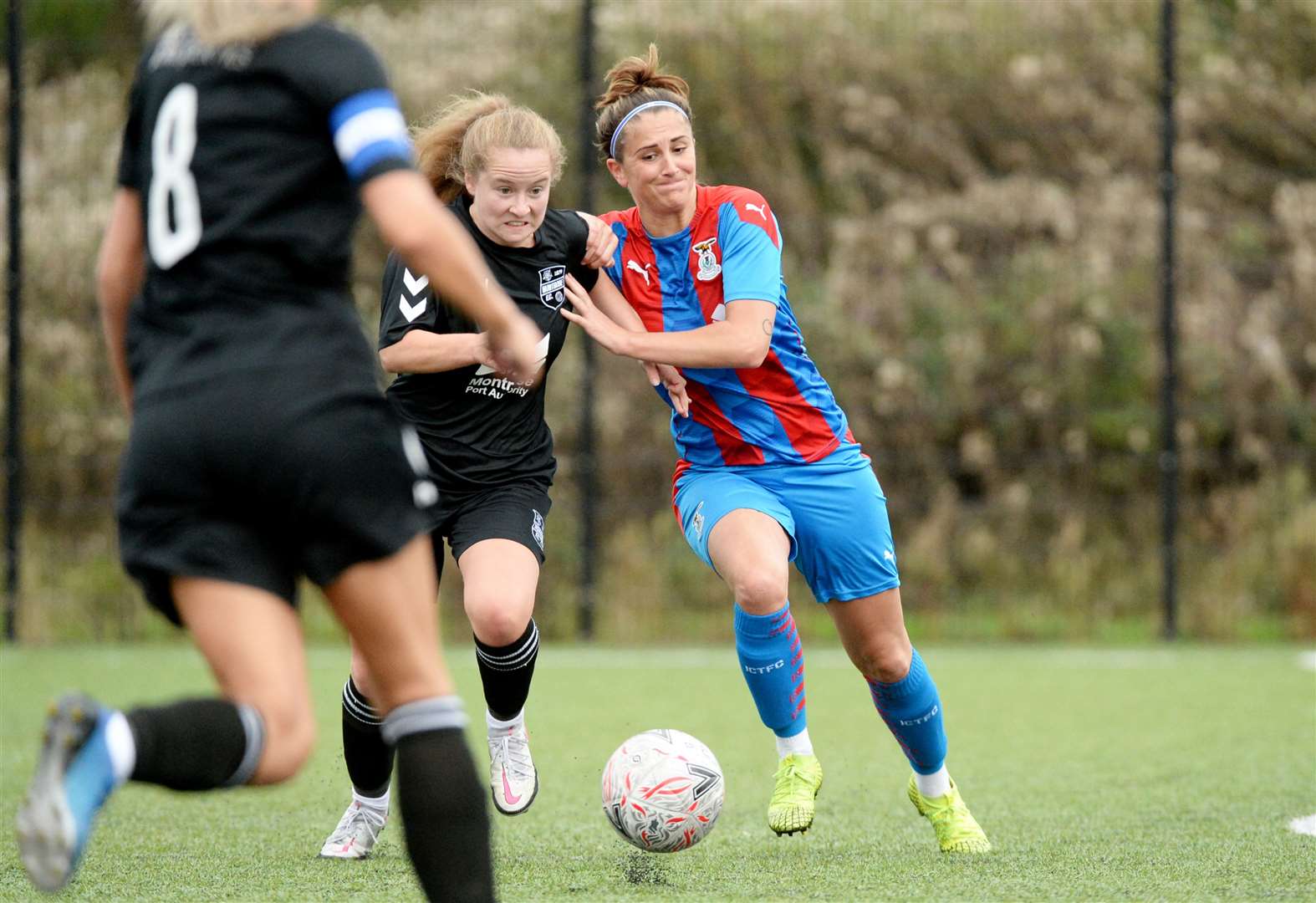 Natalie Bodiam with the ball. Picture: James Mackenzie.