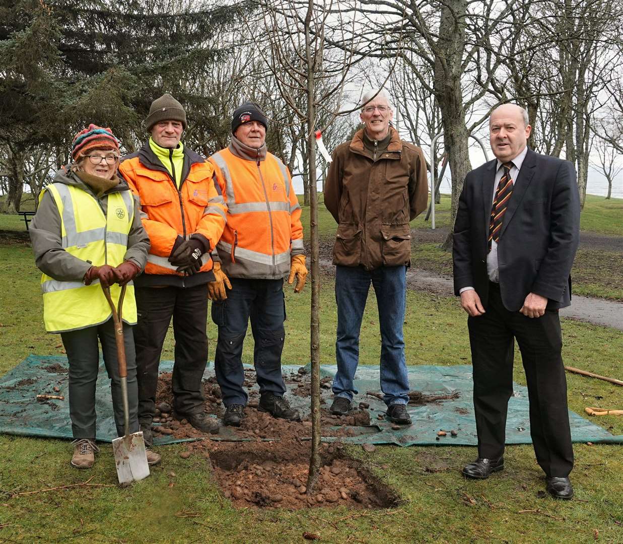 Alison Hall, Declan Flynn (President-elect) and Laurie Fraser, together with Highland Council employees who greatly assisted with the planting.