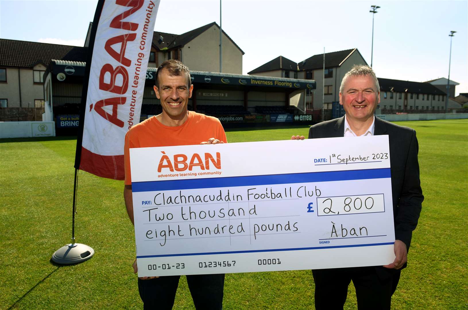 Johannes Petersen, Chief Executive of Aban presents a cheque to Alex Chisholm, Clachnacuddin Director/Club Secretary. Picture: James Mackenzie.