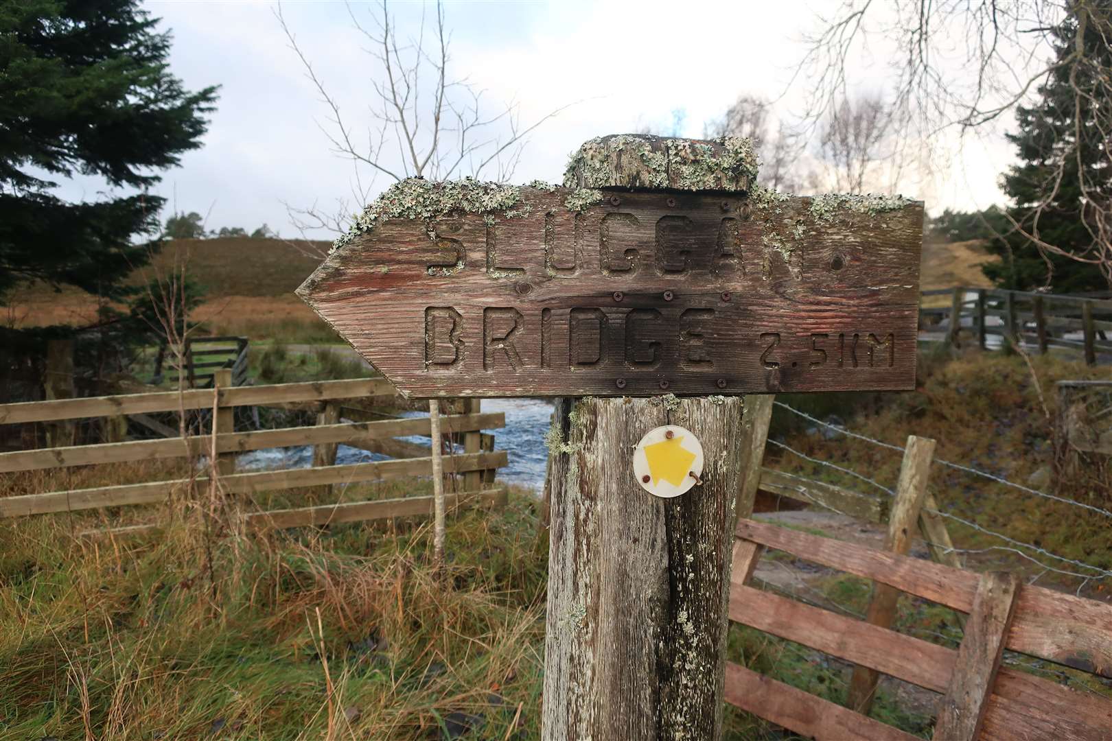 Sign to Sluggan Bridge at Dalrachney Beag.