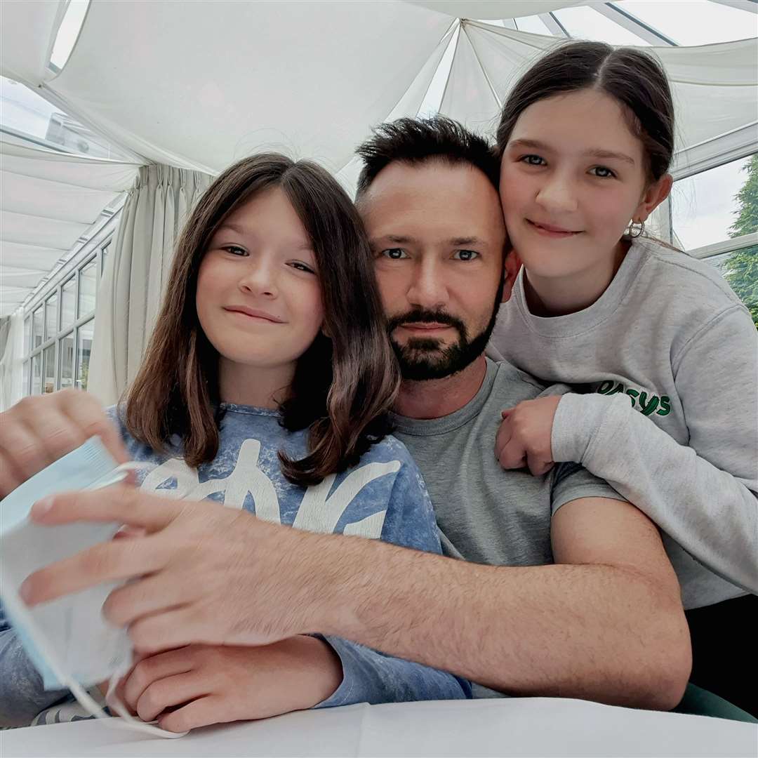 Thomas Machnik with his daughters, from left, Sophie (11) and Maia (13).