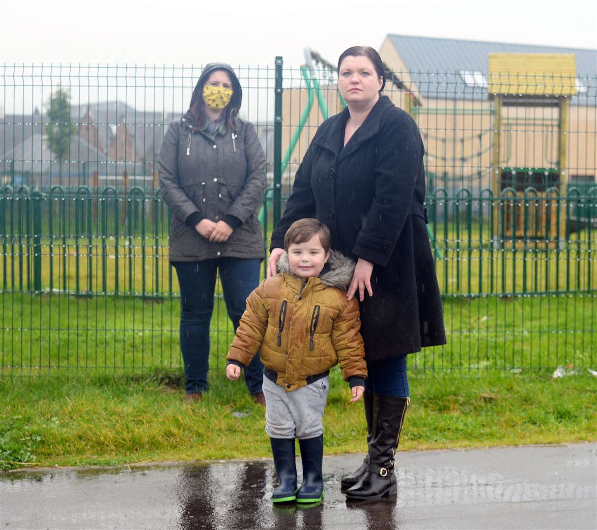 vandalism around Benula play area..Donna and Sean Chinskie with Councillor Emma Roddick at Benula playpark which is padlocked closed...Picture: Gary Anthony..