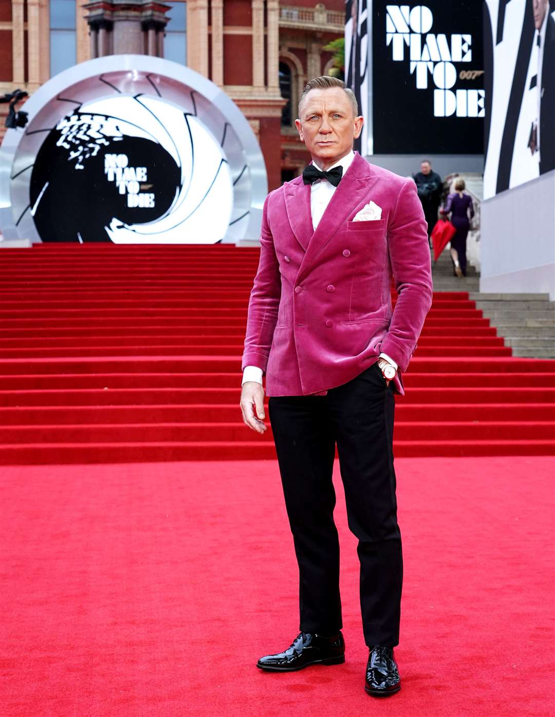 Daniel Craig turned heads at the red carpet premiere of his James Bond swansong (Ian West/PA)