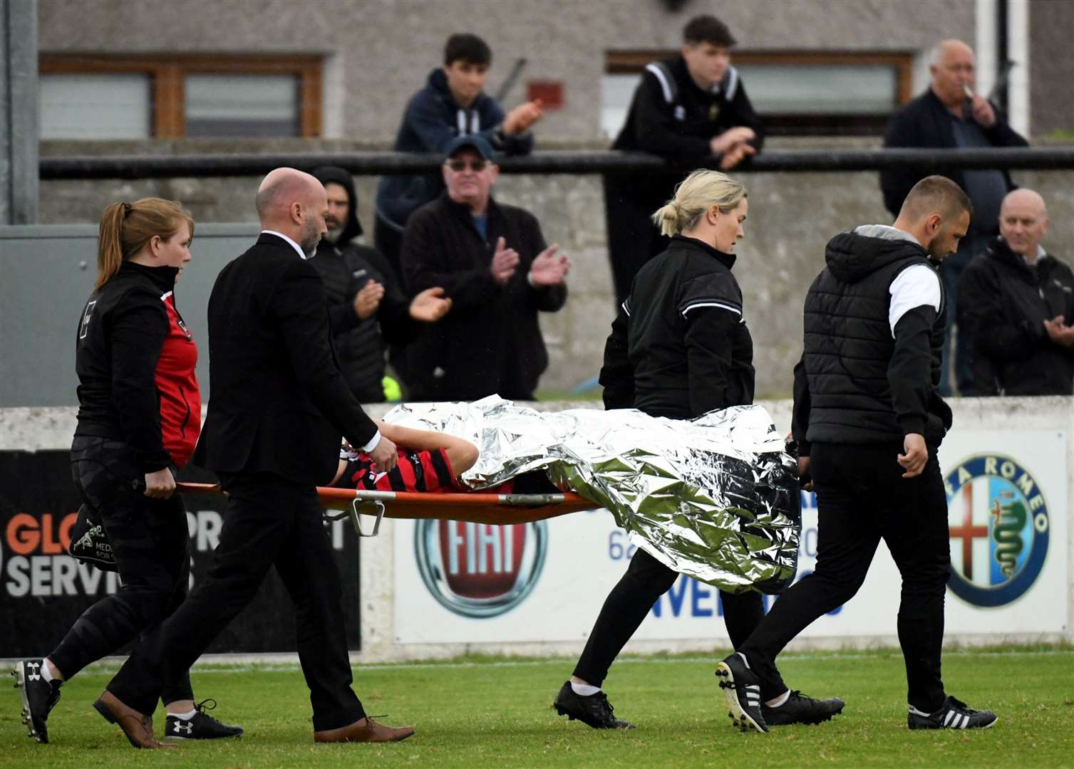 The crowd applausing Nathan Meres as he's taken off the pitch on a stretcher. Picture: James Mackenzie.