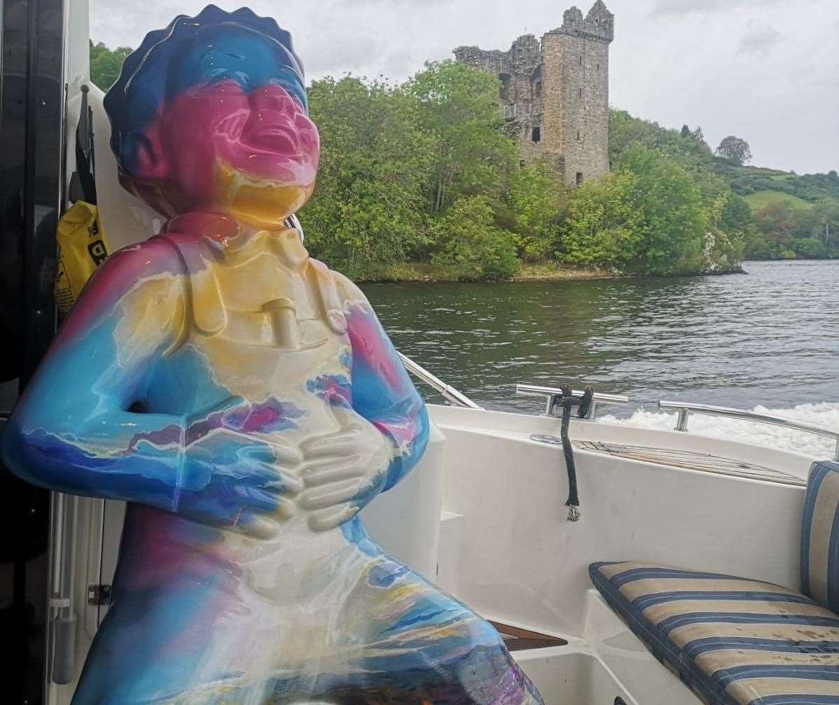 The Oor Wullie "Oor Nevis" sculpture passed Urquhart Castle.